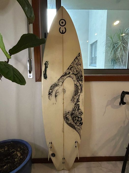 Prancha Surf 5’8 MR Model – Rabeta Swallow – Tri-fin