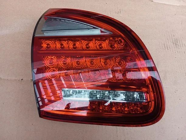 Lampa tylna lewa Porsche Cayenne II 75P 2010-2015r.