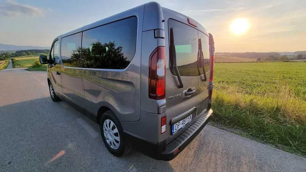 BUS DO WYNAJĘCIA RENAULT TRAFIC LONG 9-cio osobowy / winiety w cenie