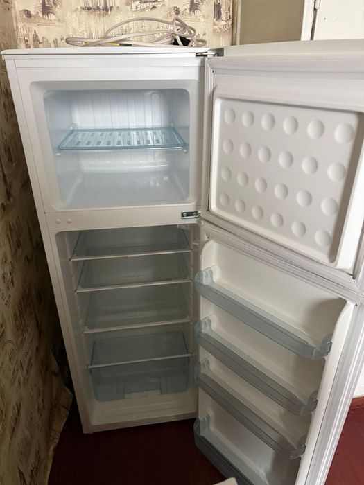 Продам холодильник Saturn