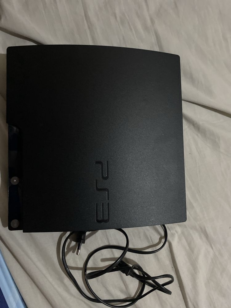 Playstation 3 com comando em perfeito estado + 4jogos