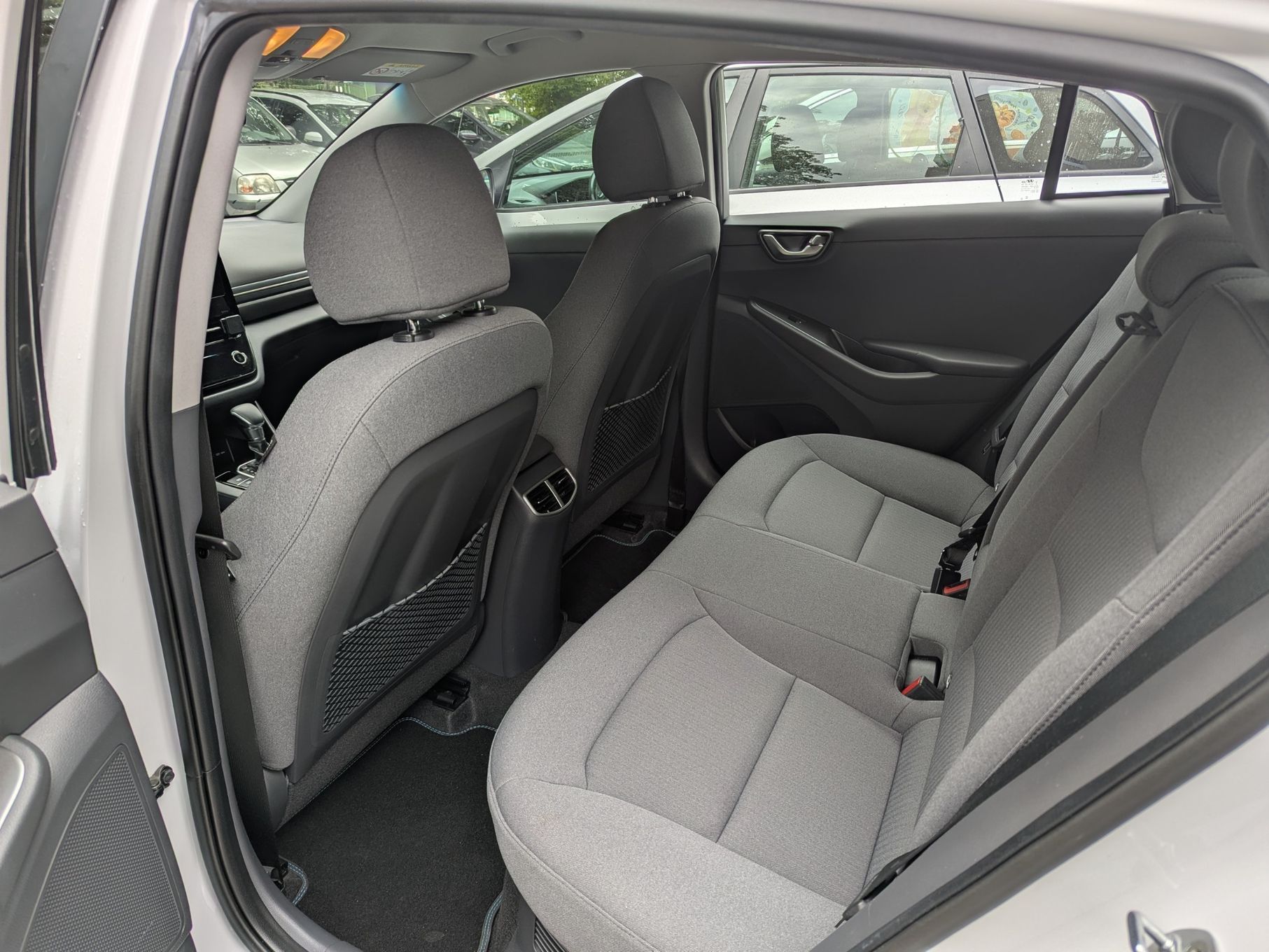 Hyundai IONIQ Hyundai Ioniq 1.6 GDI Hybrid Premium w idealnym stanie