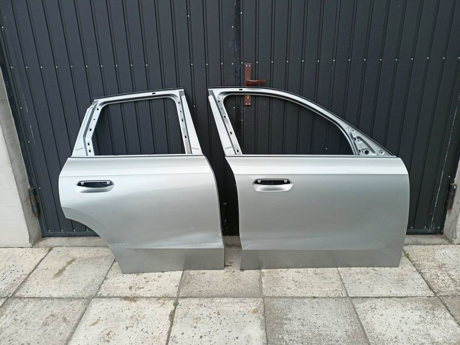 BMW X1 U11 drzwi prawy tył prawe tylne
