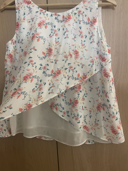 Camisola com estampa de flores