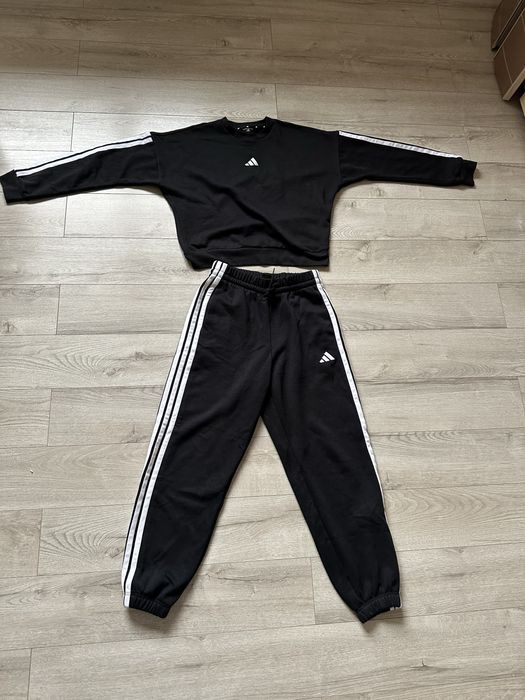 Спортивний косюм Adidas розмір S Оригінал