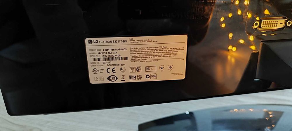 Продається монітор LG E2251T – надійний вибір для роботи та розваг!