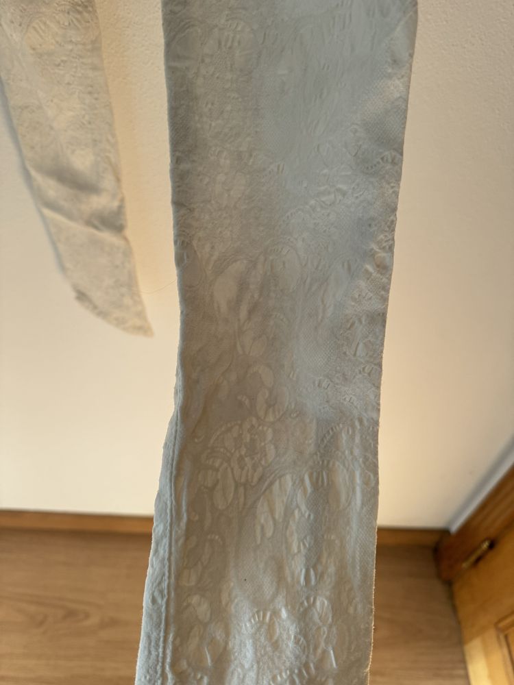 Calças tipo leggings em renda