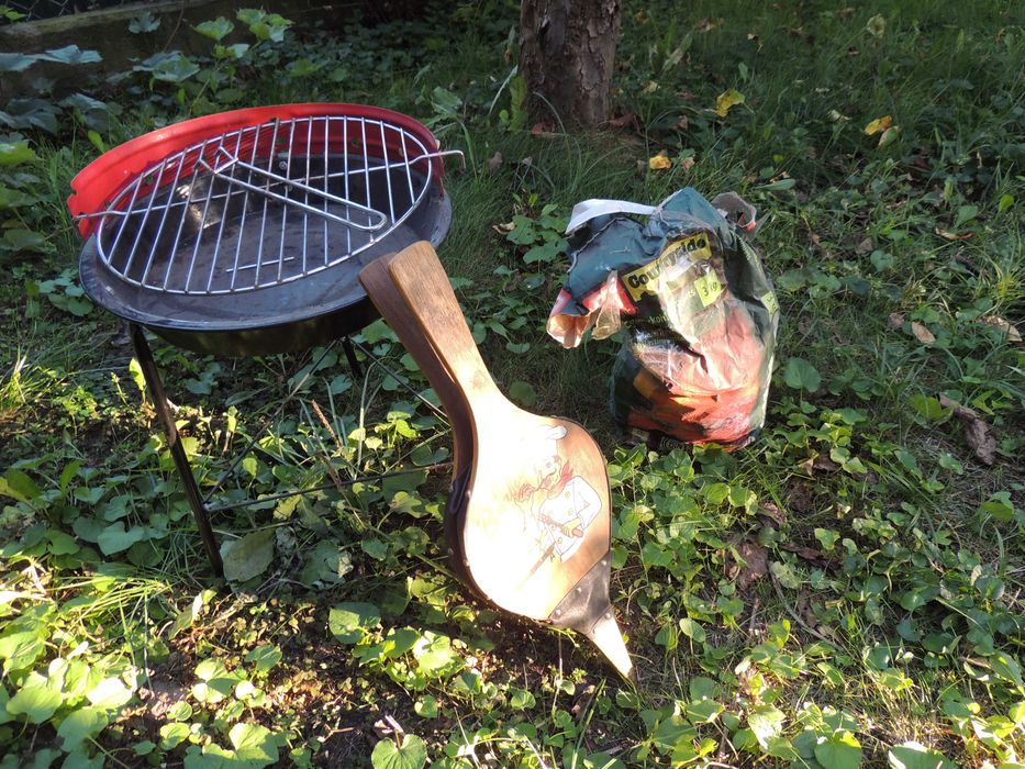 Składany, przenośny grill ogrodowy z akcesoriami i węglem drzewnym