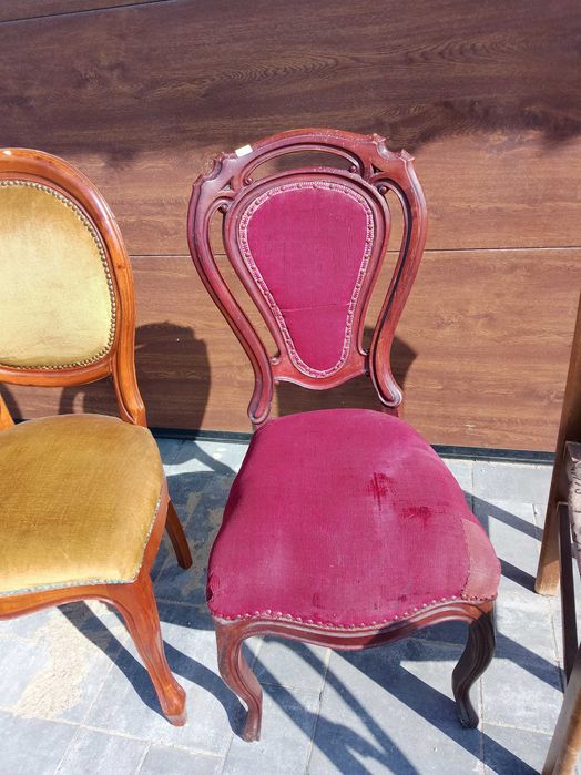 Zabytkowe krzesło, czerwone, Ludwikowski muzealny styl,