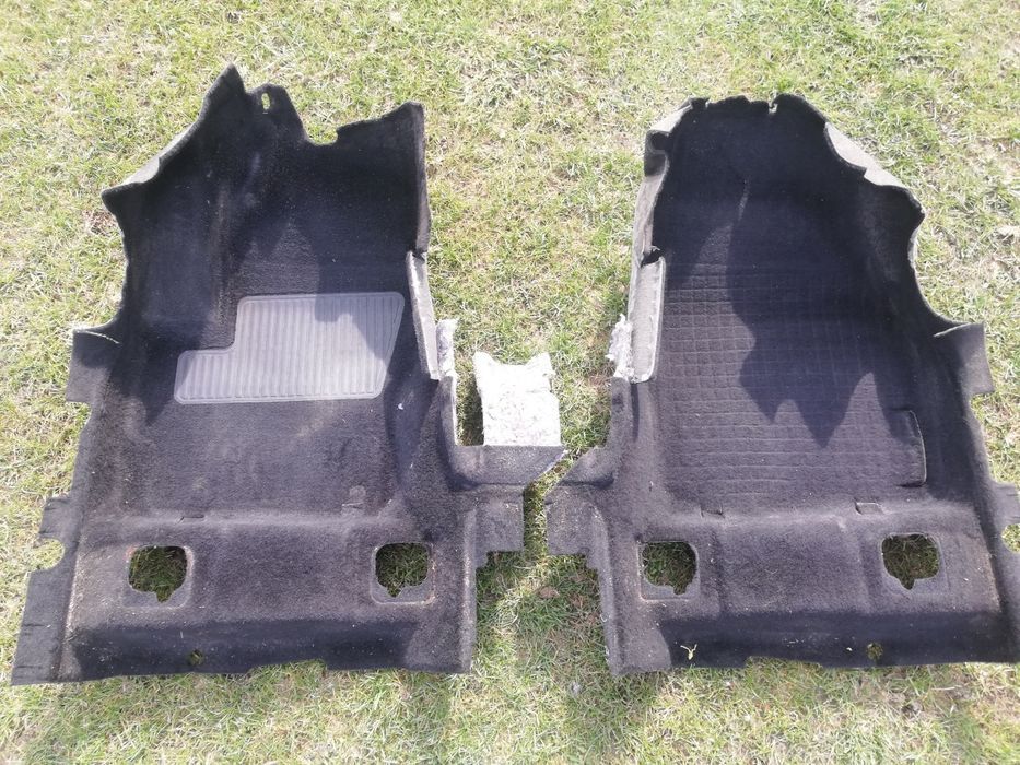 Dywan wykładzina podłogi prawa lewa Ford Kuga mk1 08-12r oryginał EU