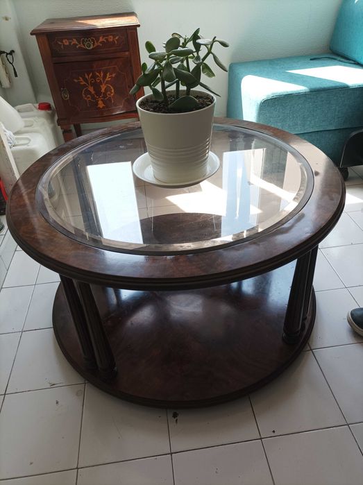 Mesa de Sala, base em madeira e topo em vidro