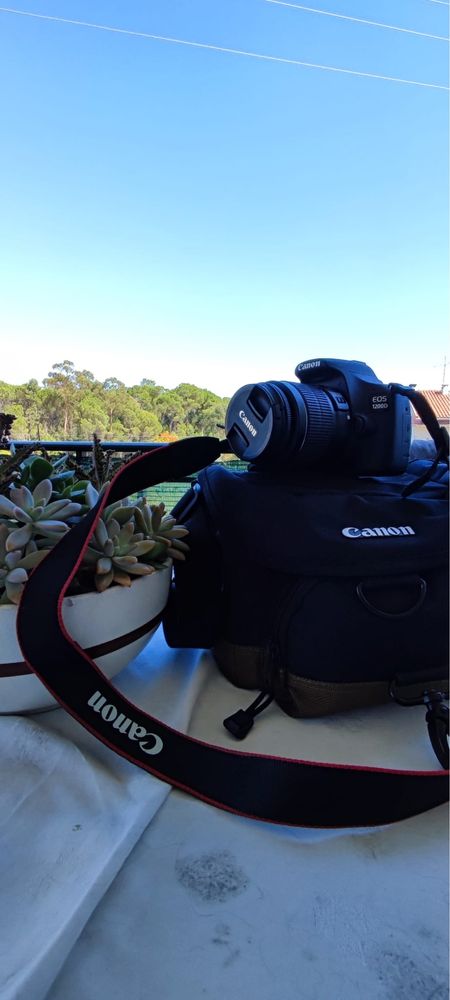 Máquina fotográfica Canon 1200D