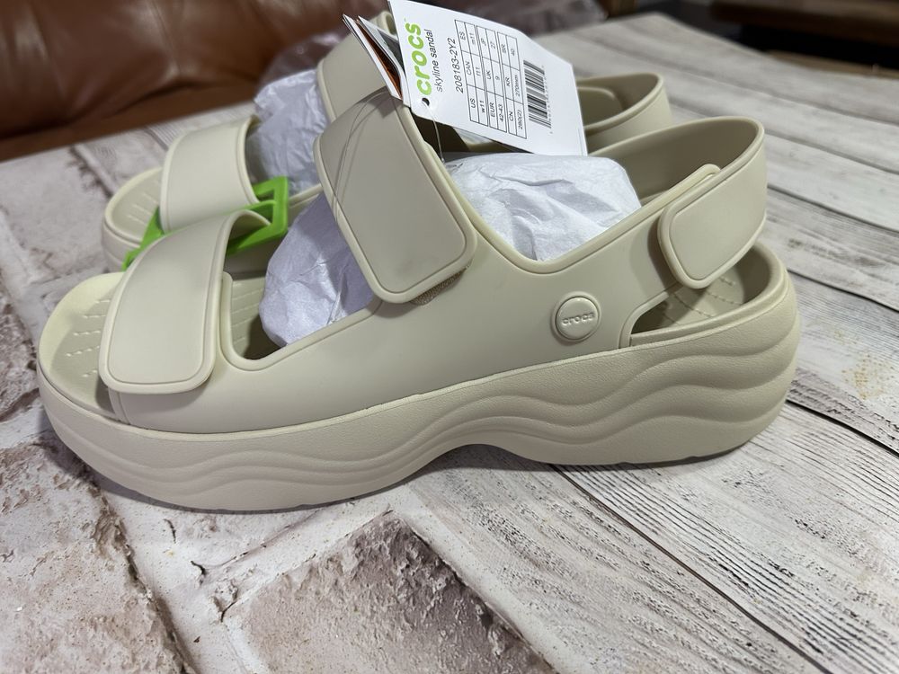 Сандалии Crocs Skyline Slide