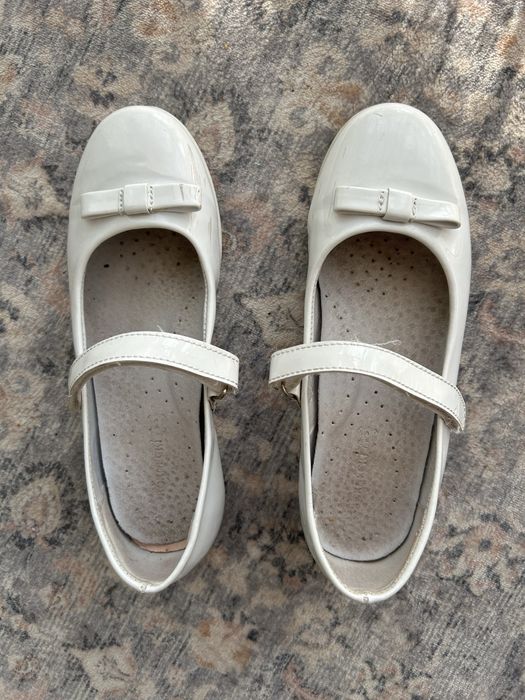 Kornecki buty skorzane dla dziewczynki rozmiar 33 pantofelki biale