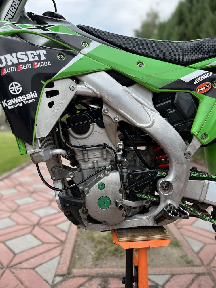 Kawasaki kxf 250 18r. talon, yoshimura, renthal