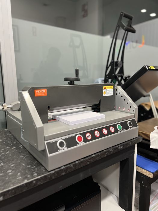 Guilhotina de Papel Elétrica 330mm como nova