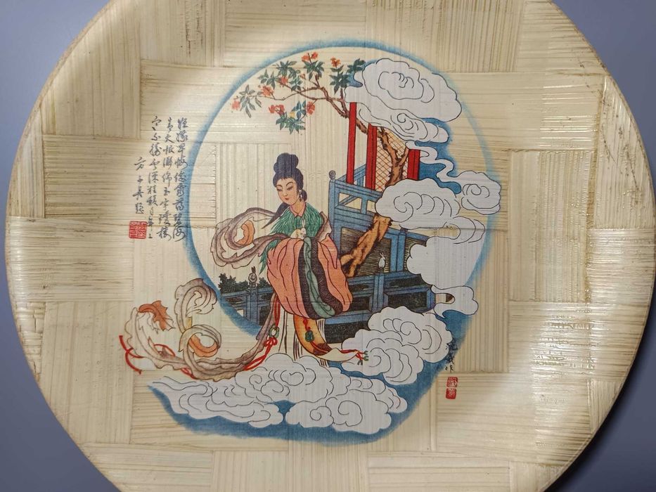 Prato Decorativo em Bambu – Pintura Histórica Oriental