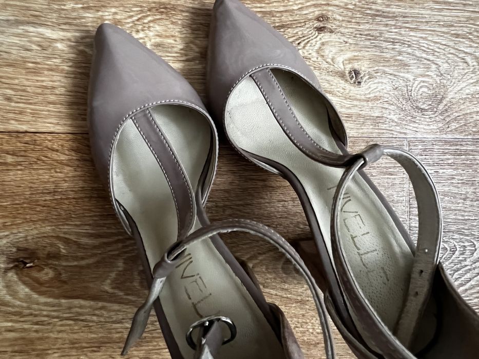 Туфлі на каблуку