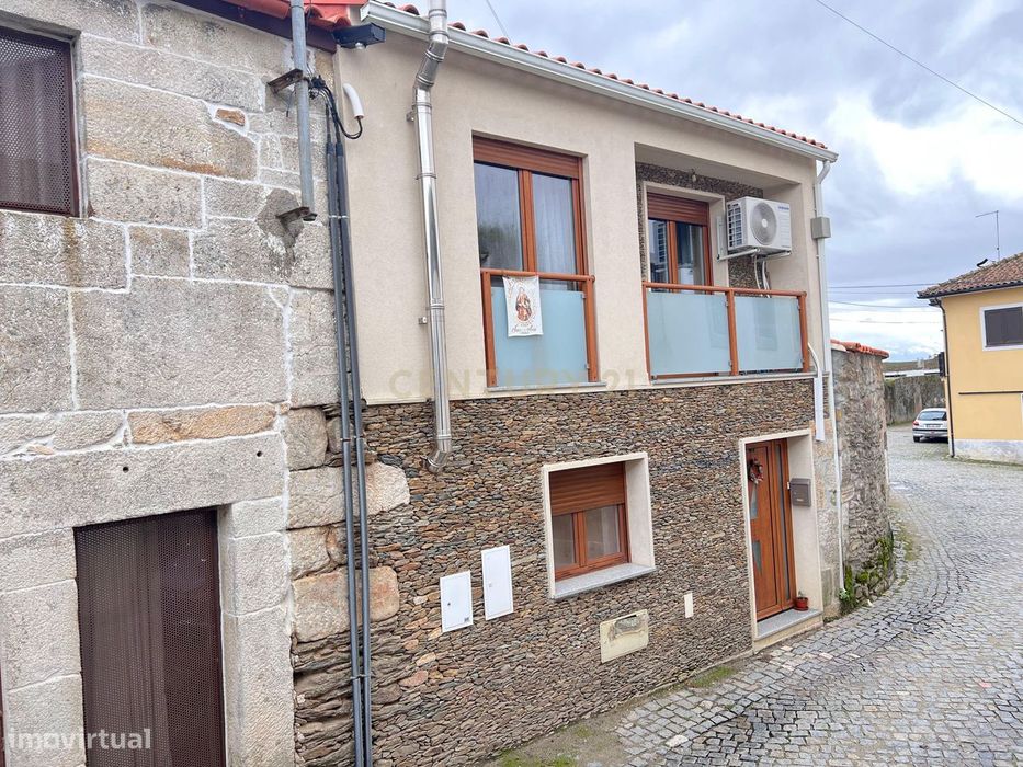 Moradia T2 remodelada na Granja, Alijó, pronta a habitar com mobiliári