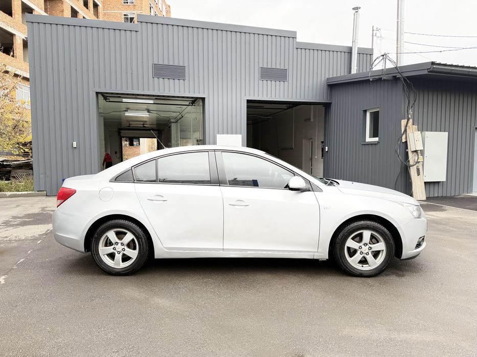 Chevrolet Cruze 1.8 з газом