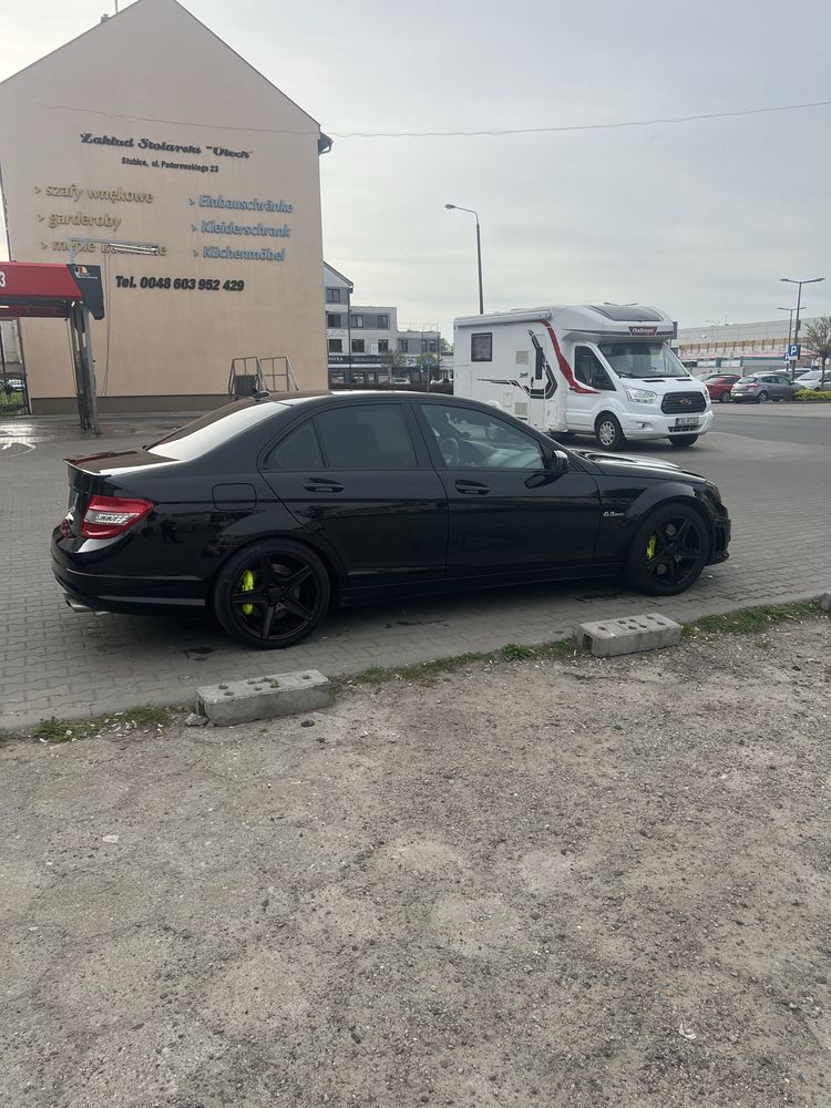 Mercedes C63 AMG