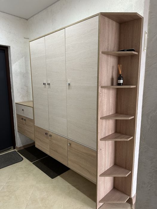 Б/в Шафа у передпокій