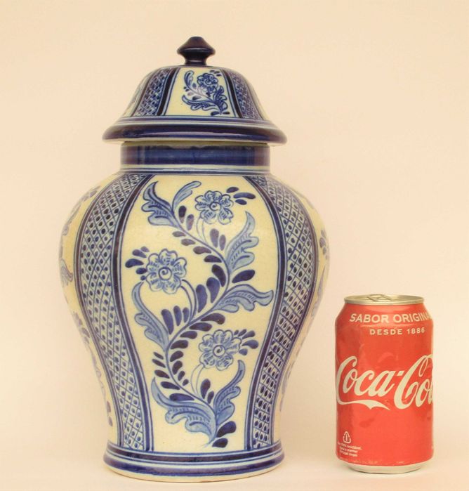 Antigo pote com tampa da Fábrica do Cavaco