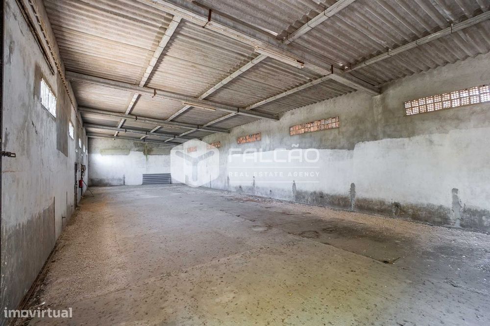 Armazém  Venda em São Vicente do Paul e Vale de Figueira,Santarém