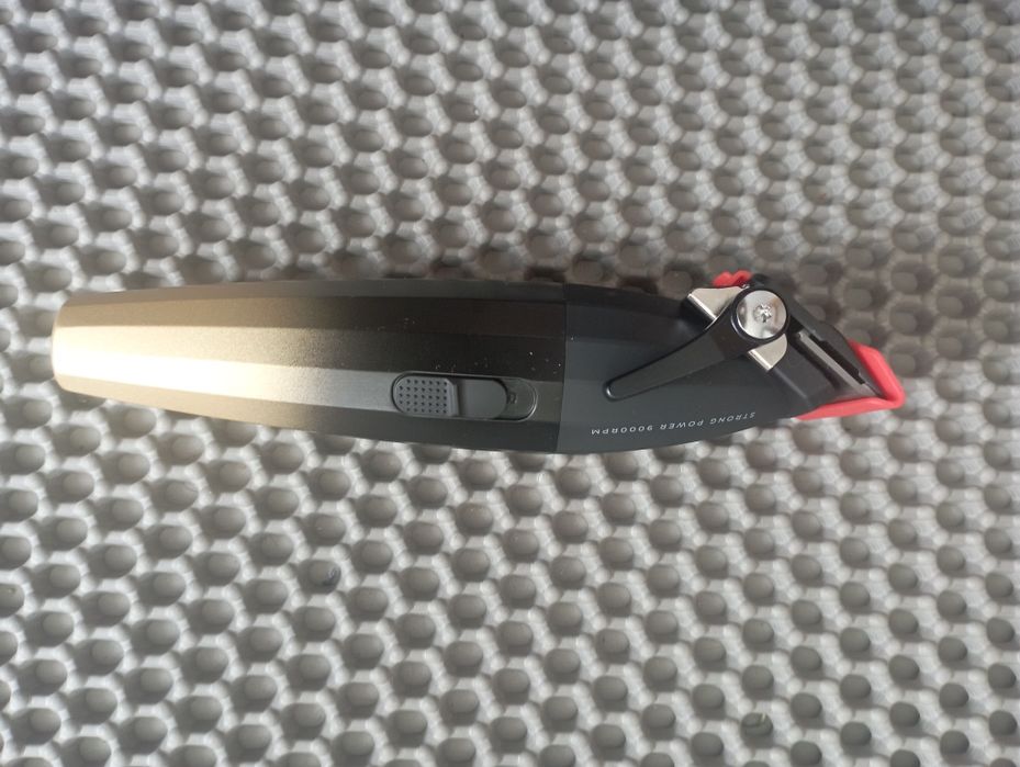 Профессиональная машинка для стрижки VGR-V003