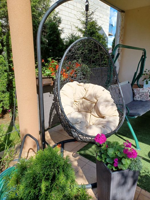 Fotel ogrodowy bujany kokon