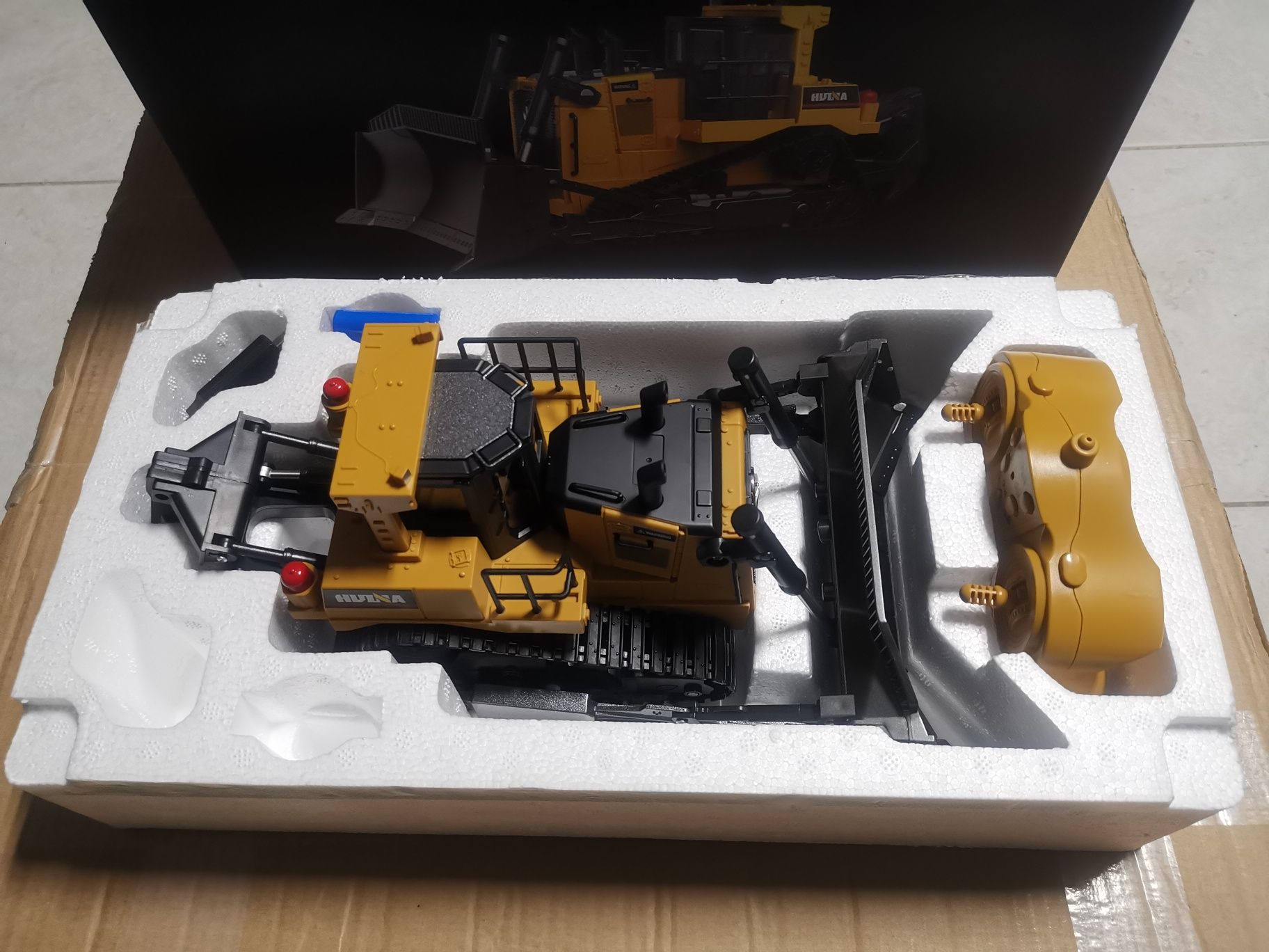 Máquina Arrasto RC Bulldozer Escarificadora HUINA 1554/1569 Li-po 1:16