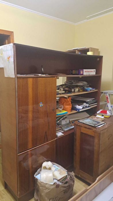 Віддам шафу з полицями