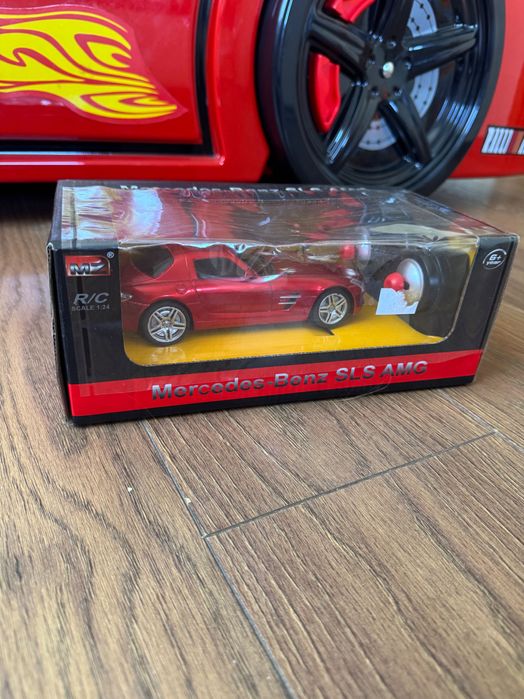 Машинка на радіокеруванні Mercedes Benz червона