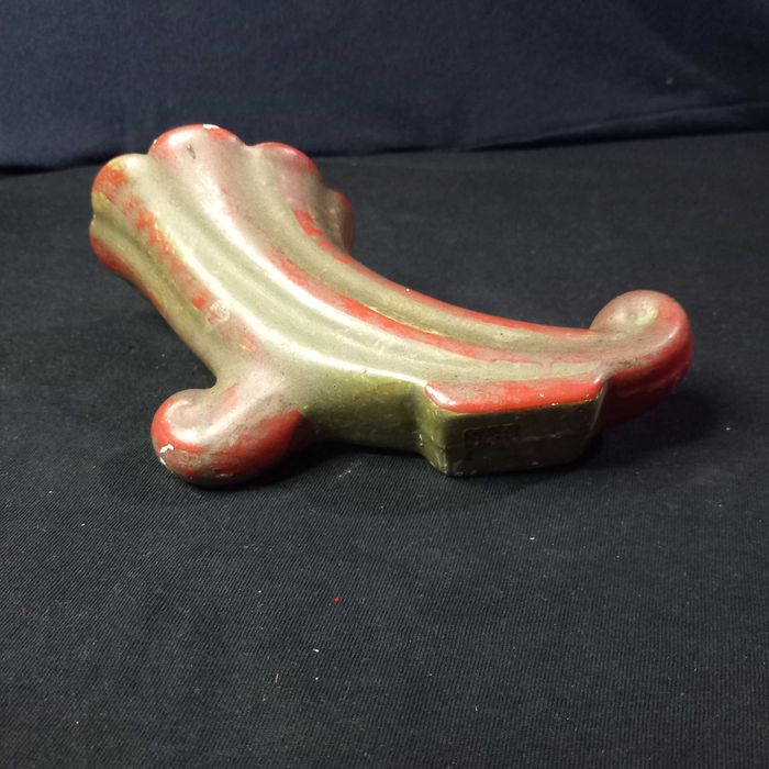 Peça invulgar em cerâmica