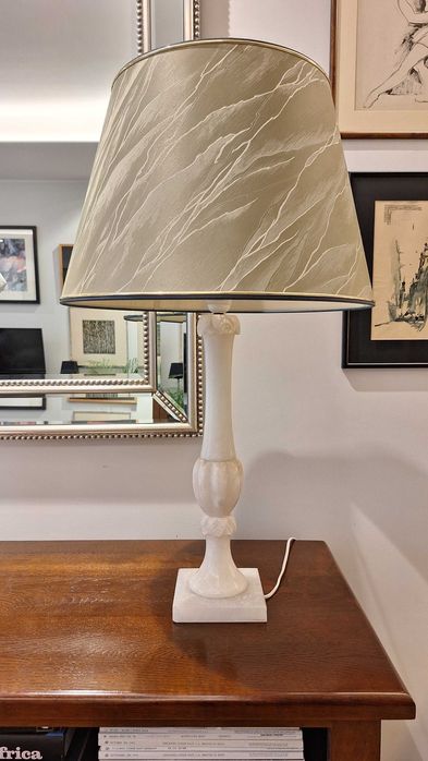 Lampa antyczna z alabastru