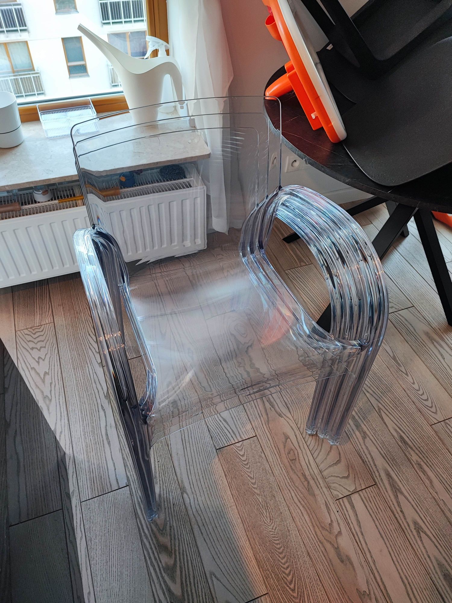 Krzesła akrylowe
