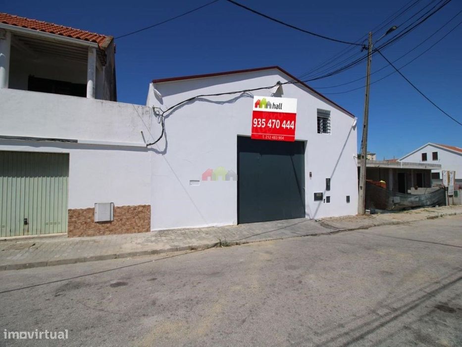 Armazém de 200m2 na Quinta das Gateiras - Barreiro