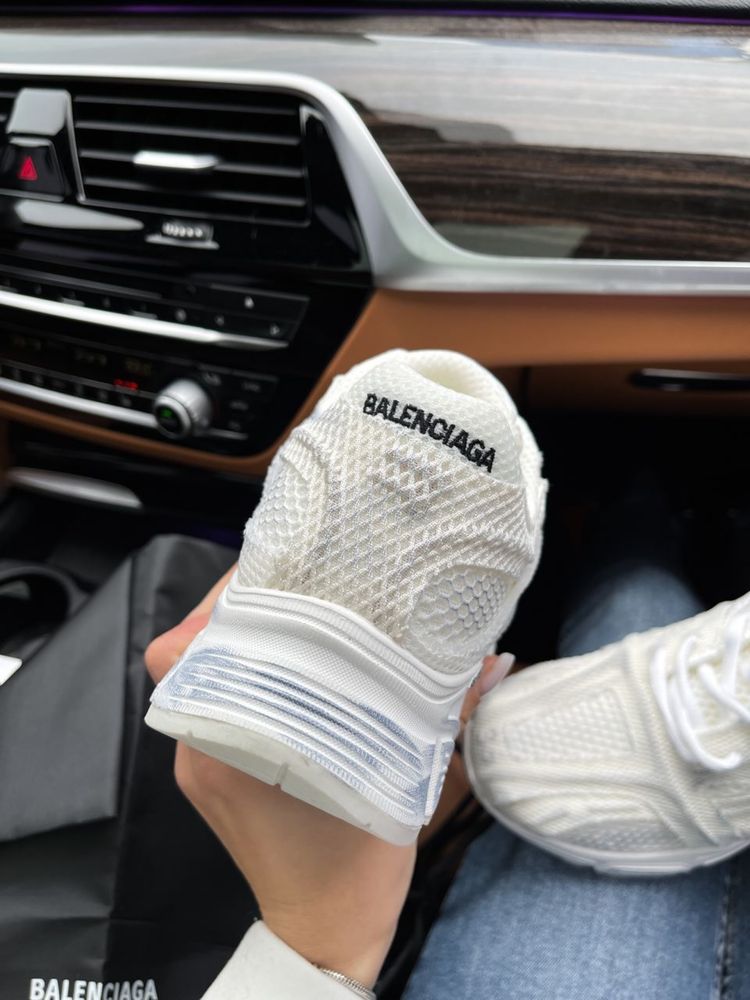 Жіночі кросівки Balenciaga Phantom Dirty White Ціну знижено