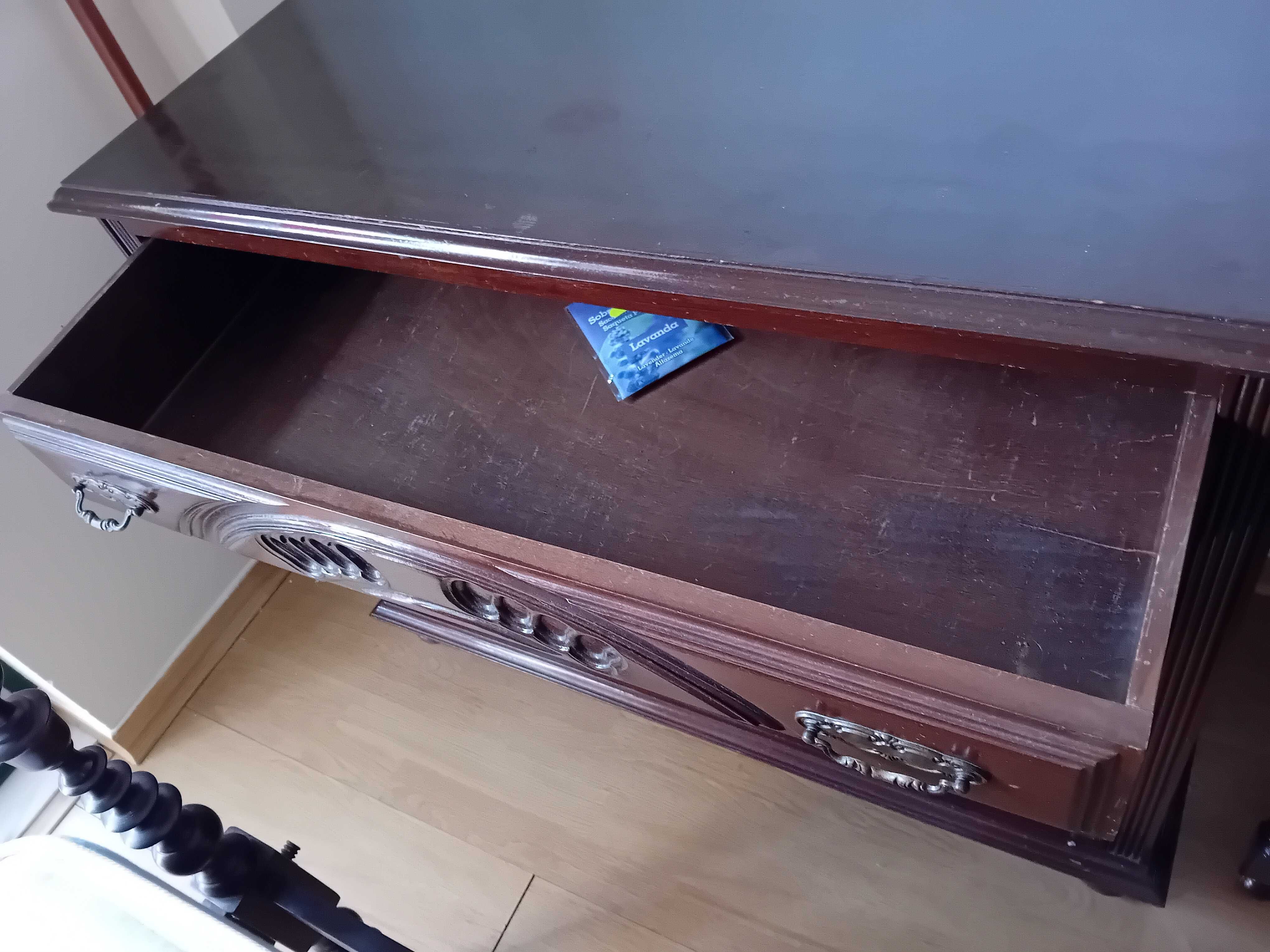 Quarto de casal em mogno com colchão - Bom Estado para desocupar