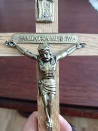 Drewniany krzyż do powieszenia