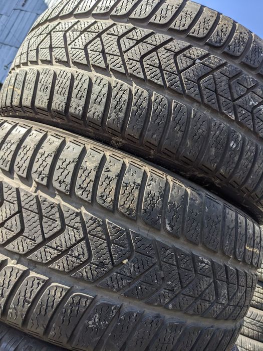 255/35R20 Pirelli