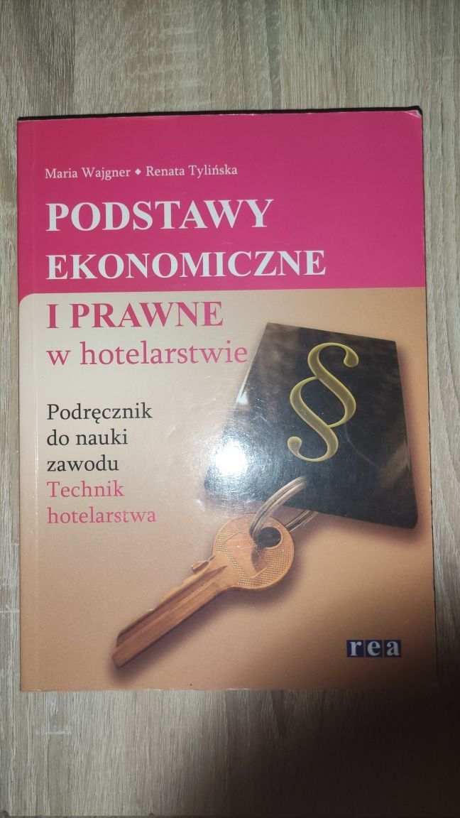 Książka Podstawy ekonomiczne i prawne w hotelarstwie Wajgner Tylińska