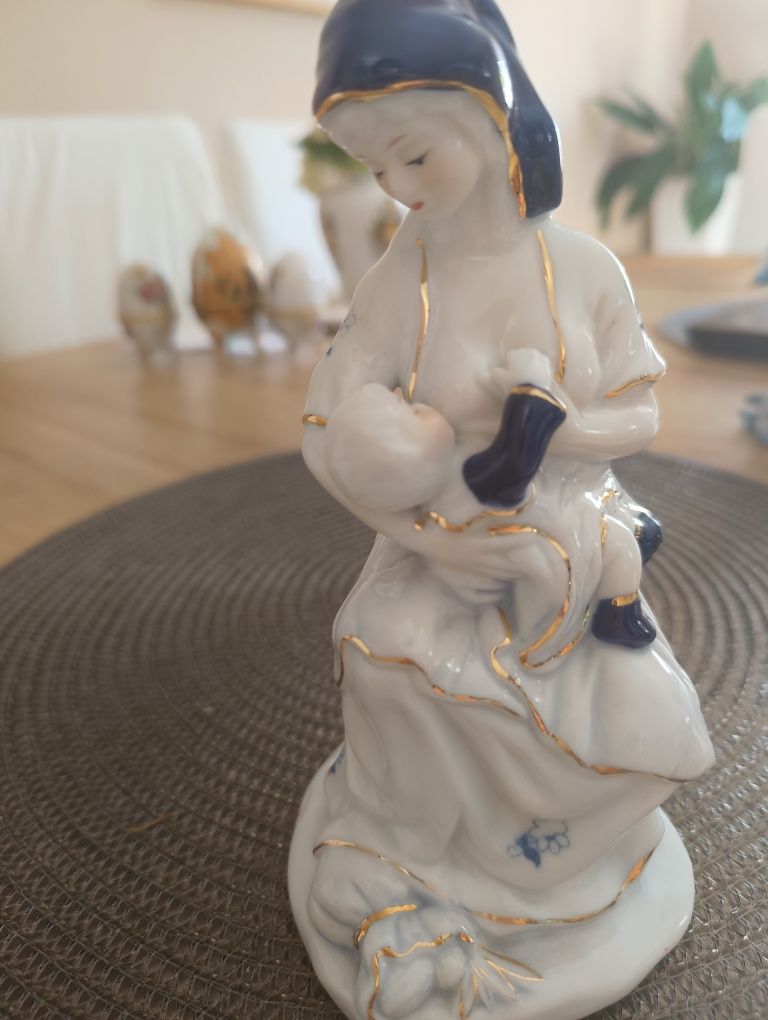 Sprzedam figurkę  porcelanową