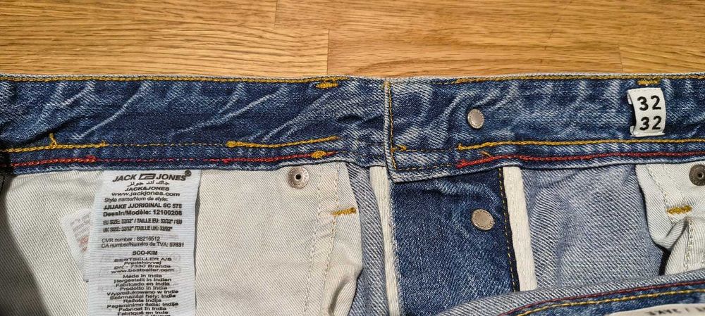 Spodnie Jack&Jones, model Bootcut, rozm. 32/32. Używane, ale jak nowe.