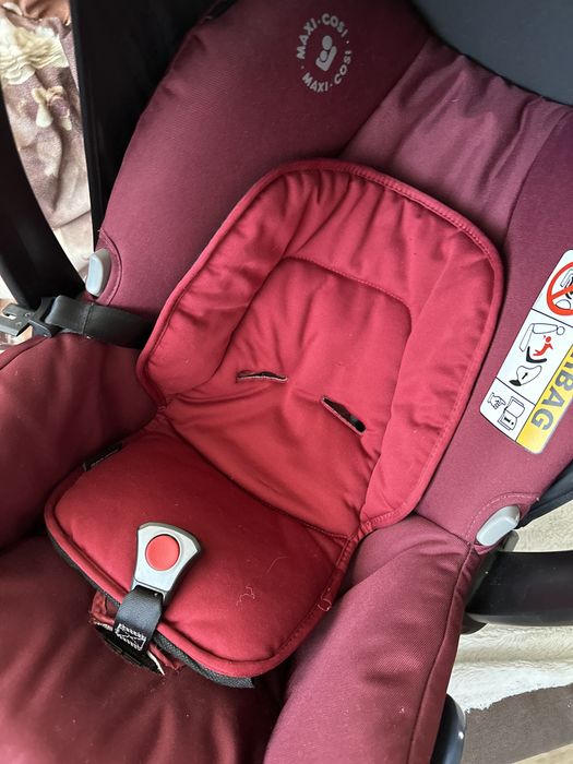 Автолюлька maxi cosi city червоного кольору