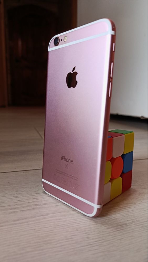 iPhone 6s 32GB — гарний стан, рожевий, чохол у подарунок