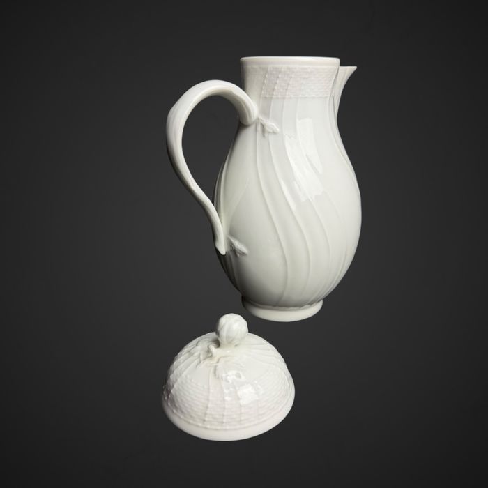 Biały porcelanowy dzbanek KPM Neuosier B5/100602