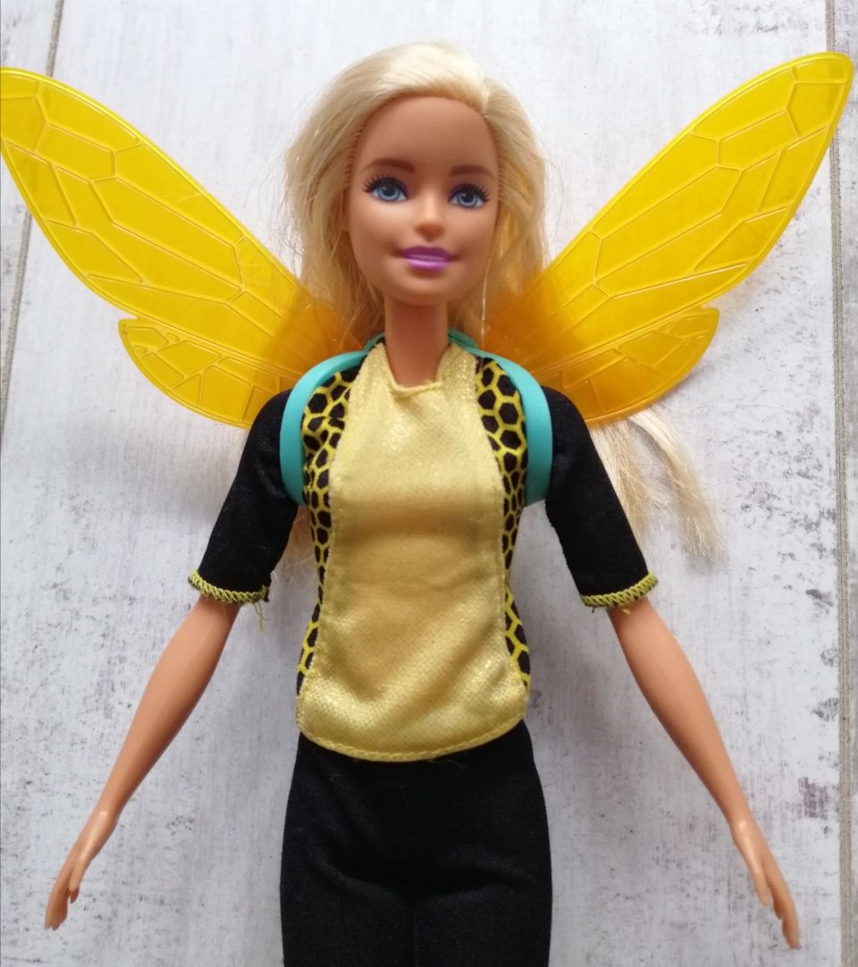 Lalka Barbie w stroju pszczoły