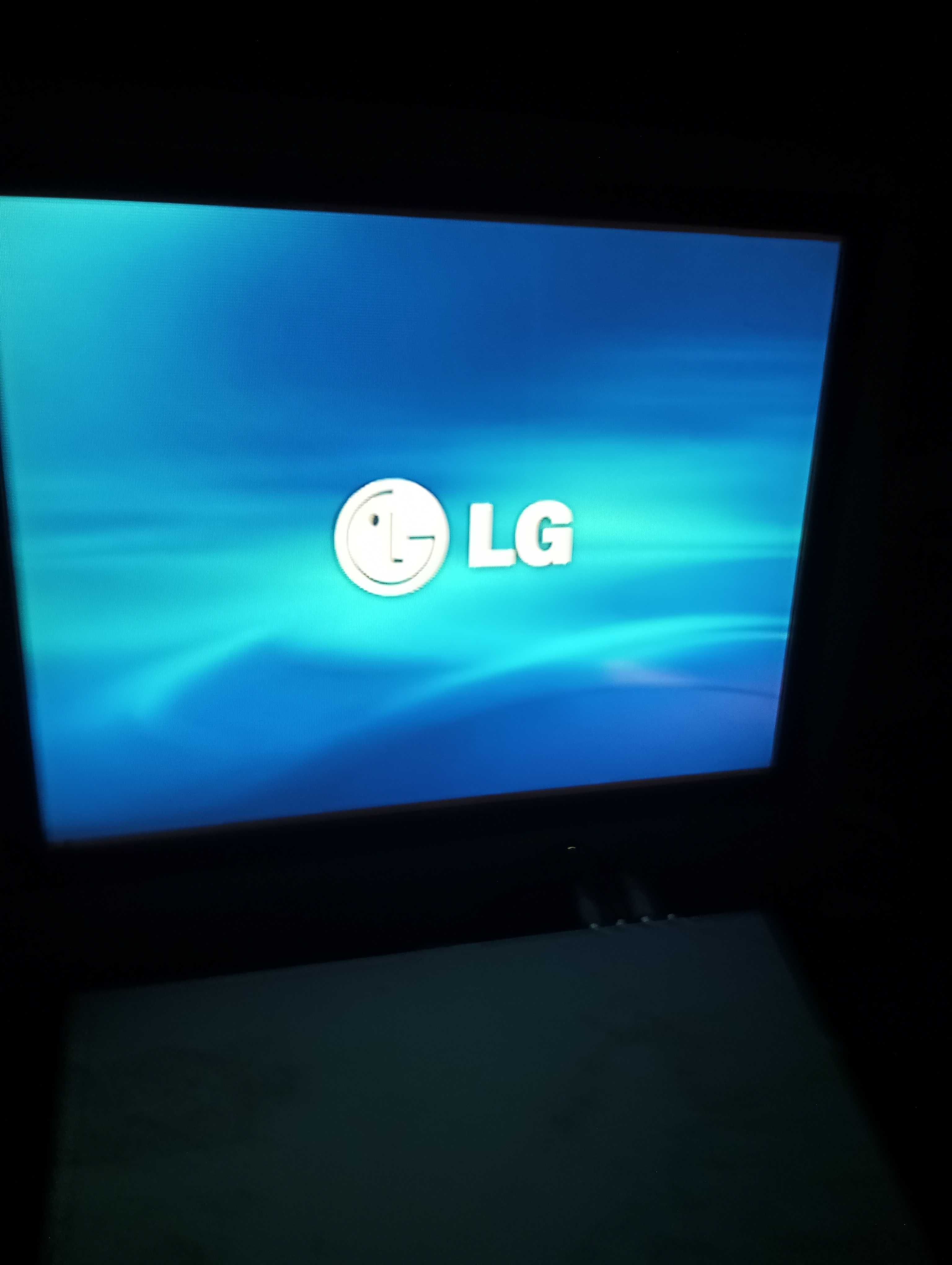 Продам лэд телевизор Шарп+Двд плеер lg+сумку с дисками