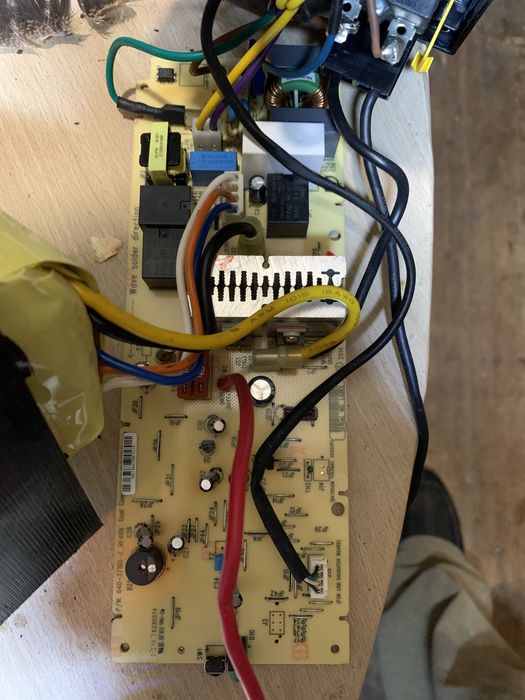 Zasilacz awaryjny APC Back UPS 700 390W